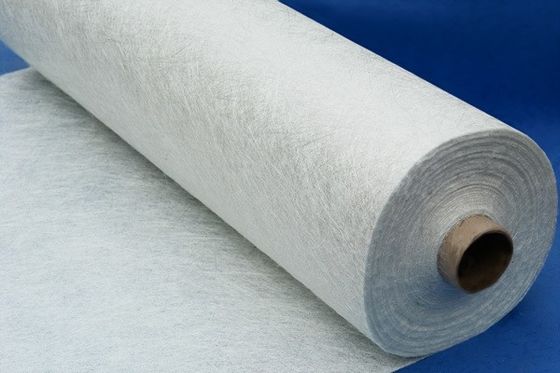 El uso de la materia prima en la fabricación de la fibra de poliéster es muy común.