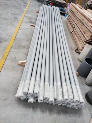 Tubo de FRP de resina de poliéster blanco con estándar GB para aplicaciones industriales